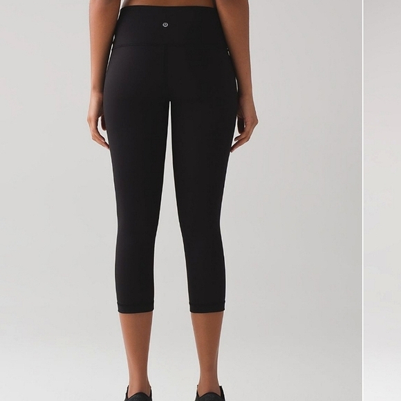 COPY - Lululemon Wunder Under Crop (Hi-Rise) *Full-On Luxtreme 21", Black, Size… - Picture 2 of 10